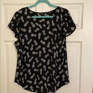 Torrid Black and White Pineapple Blouse Size 2, (2X) Gently Used Condition